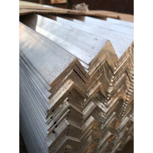 Алюминиевый уголок 100х26х3 L= 2м АД31Т1