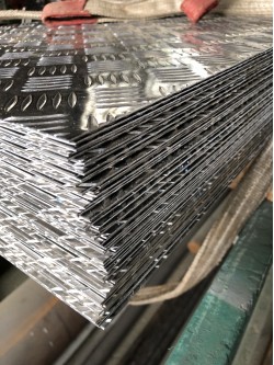 Алюминиевый рифленый лист